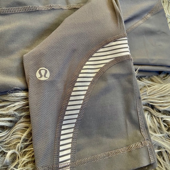 Lululemon Run Inspire Crops Capri 4 Gray White - Picture 5 of 16